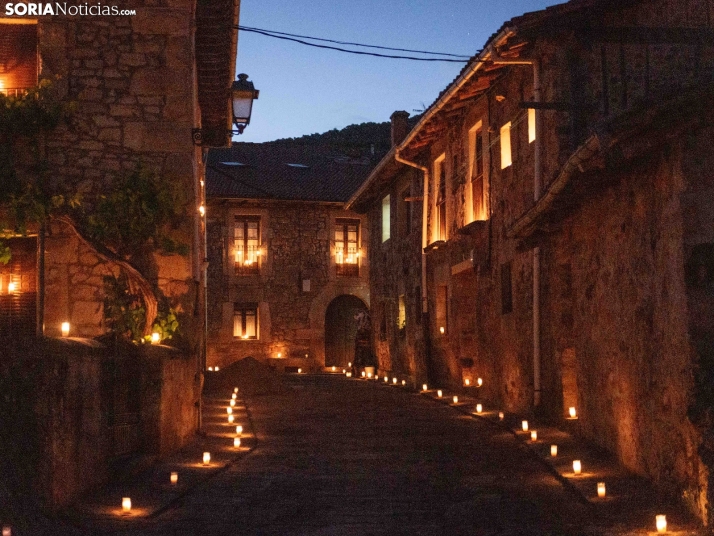 Fotos: Salduero brilla a la luz de las velas