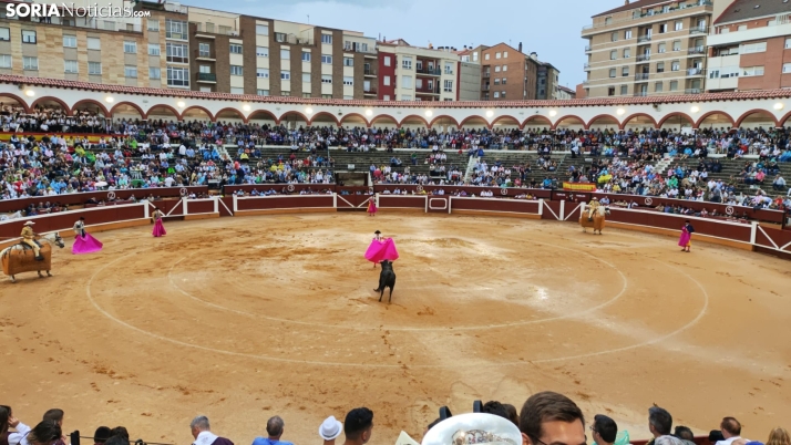 Primer toro del Domingo de Calderas.
