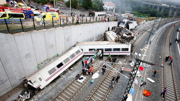 El maquinista del Alvia y el exdirector de Seguridad en la Circulación de ADIF, condenados a dos años y medio de prisión por 79 homicidios y 143 lesiones imprudentes 