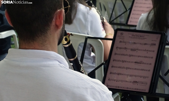 FOTOS | La Banda estrena en el Castillo sus partituras digitales