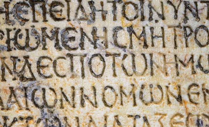 Curso de caligrafía romana y creación de un rollo caligrafiado en Las Cuevas