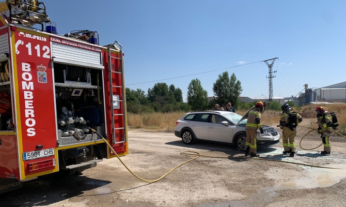Sofocado el incendio de un turismo en Almazán