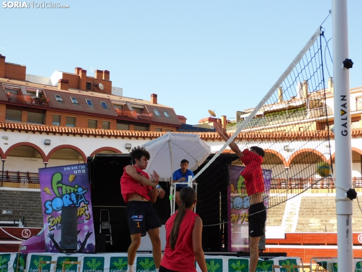 EN FOTOS | Los finalistas rematan la final por la victoria del X Torneo Voley Plaza