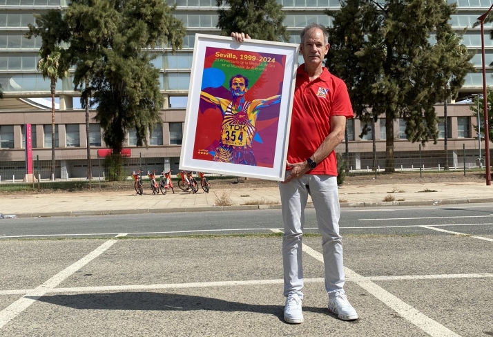 Abel Antón conmemora en Sevilla el 25 aniversario de su oro mundial, recorriendo sus calles