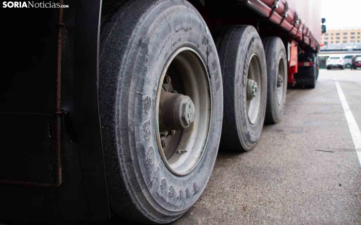 Castilla y León analiza con asociaciones de transporte de viajeros y mercancías la incorporación de nuevos profesionales y la renovación de flotas