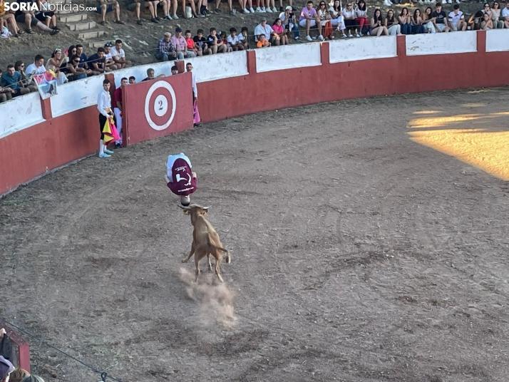 Los recortadores ofrecen un gran espectáculo en el cuarto día de fiestas de Quintana Redonda