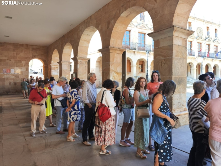 Largas colas para comprar las entradas del Otoño Musical Soriano
