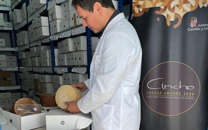 Más de 1.200 muestras, de 16 países, compiten esta semana en los Premios Cincho de Castilla y León para reconocer los mejores quesos 