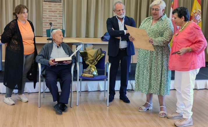 Regino Cercadillo da la bienvenida a su siglo de vida en Almazán