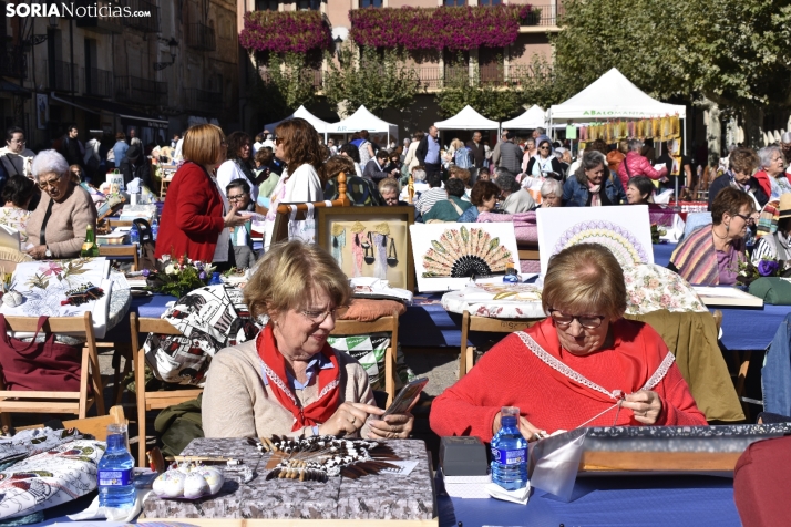 En fotos: Los bolillos inundan la plaza Mayor de Soria