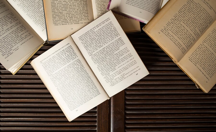 El martes, comentarios literarios al libro Las fieras, de Clara Usón, en el Casino