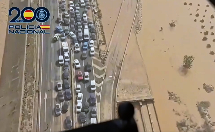 Mañueco traslada la solidaridad y el apoyo de Castilla y León a las comunidades afectadas por la DANA