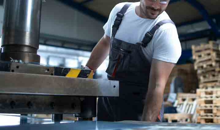 La Junta convoca ayudas para promover y facilitar que las personas con discapacidad y en situación o riesgo de exclusión trabajen en el mercado ordinario