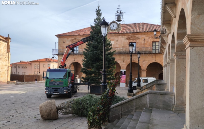 La plaza Mayor de Soria se prepara para la Navidad