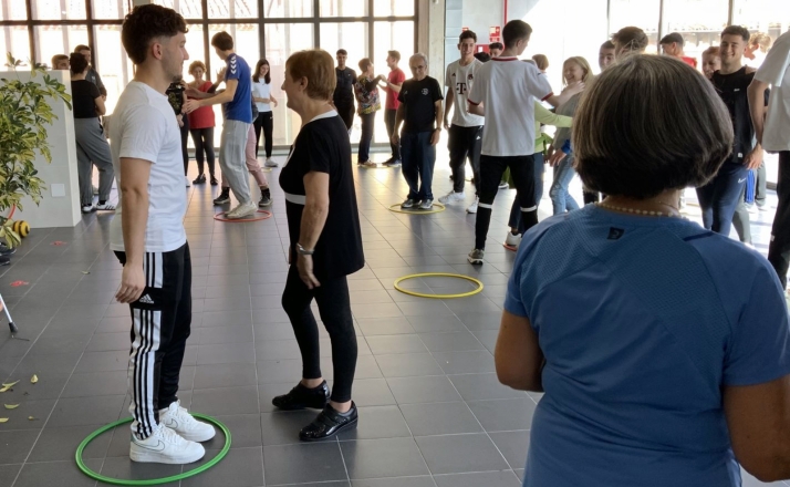 Estudiantes del Grado CAFID en Soria imparten a personas mayores talleres de danza y expresión corporal