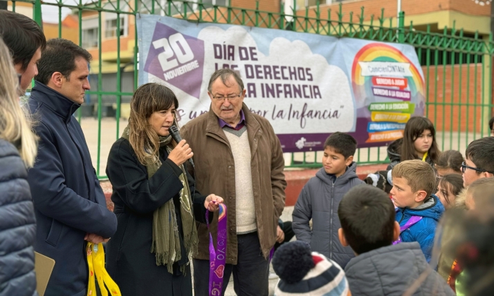 De la mano de la Diputación, Tardelcuende se llena de color en el Día de la Infancia