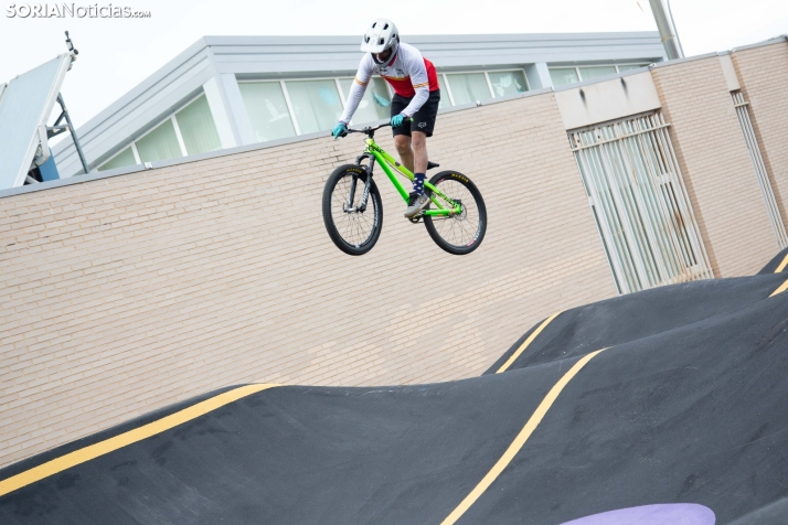 Consejos para mejorar en pump track de la mano del campeón de España, Iván Labrador