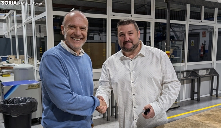 Un centro de FP de Barcelona diseña y construye una hidrolimpiadora para Valdelagua