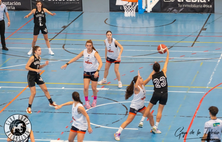 El CSB Femenino cae en Torrelavega (70-59) y jugará un duelo crucial el sábado en casa