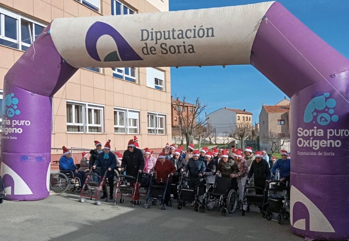 Los mayores de la residencia Los Milagros celebran su particular San Silvestre
