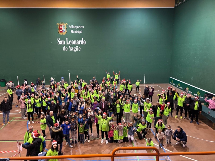 San Leonardo celebra su II San Silvestre Solidaria con gran participación de los vecinos
