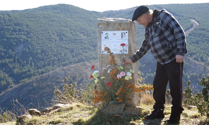 La placa de homenaje a Antonio Cabrero y Valentín Llorente brilla de nuevo en Fuentebella