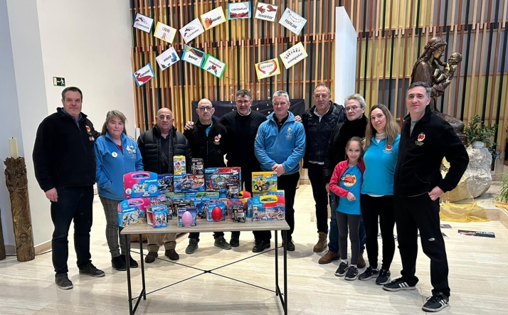 Aesclick, generosa con los niños del Santa Bárbara y de la parroquia de Camaretas