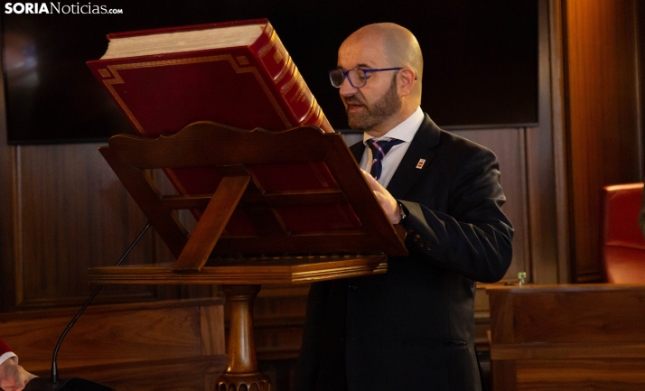 Álvaro del Río toma posesión como nuevo concejal en el Ayuntamiento de Soria 