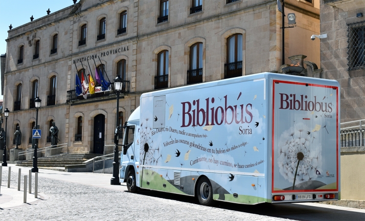 La Diputación adjudica la adquisición de un nuevo bibliobús y de un camión cisterna por 761.776 euros