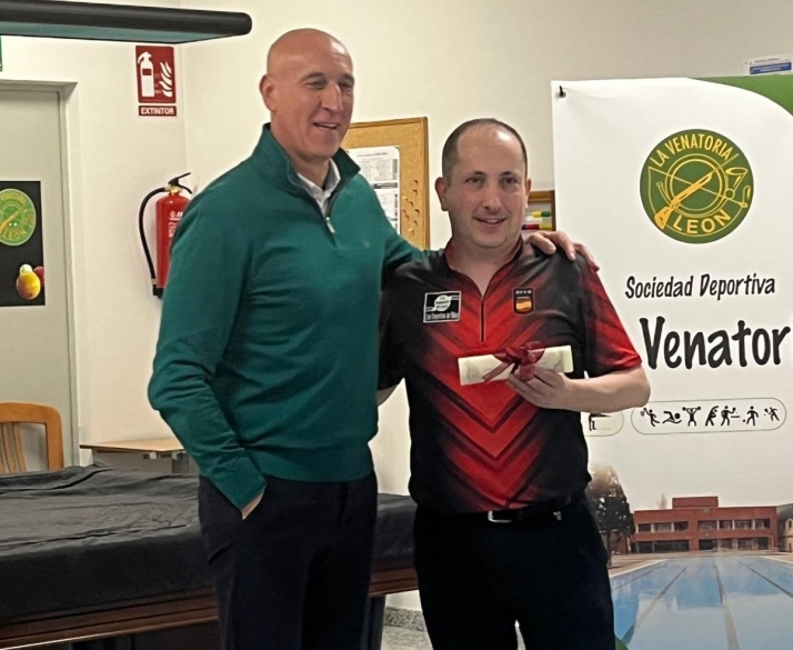 Carlos Cortés brilla en León