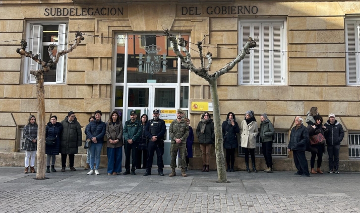 Nueva concentración de repulsa por otro asesinato de una mujer