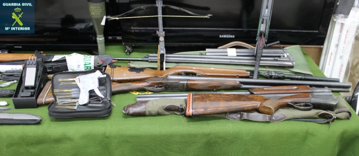 La Guardia Civil detiene a dos personas por robos, incluidas armas, en Tierras Altas 