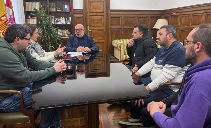 Representantes de la plantilla de Siemens Gamesa agradecen el apoyo de la Subdelegación