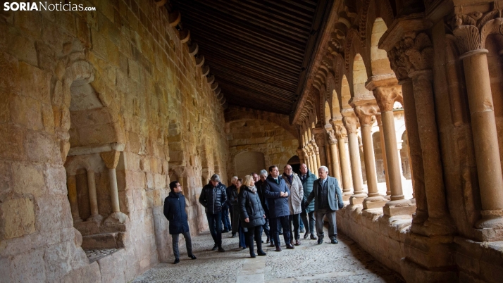 Mañueco presenta la actuación en el claustro y la fachada de la Concatedral de San Pedro
