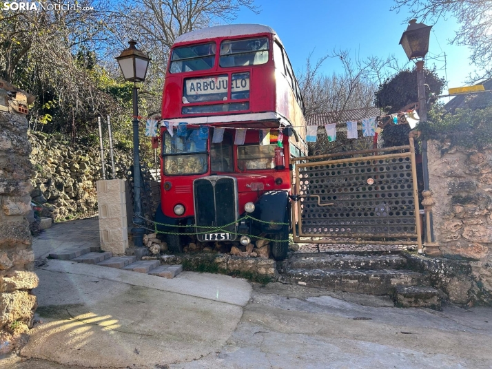 ¿Qué hace un autobús inglés en un pueblo de Soria de 10 habitantes?