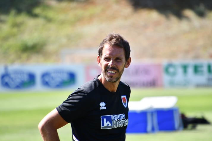 Aitor Calle no contempla el empate ante el Pontevedra: No es momento de especular