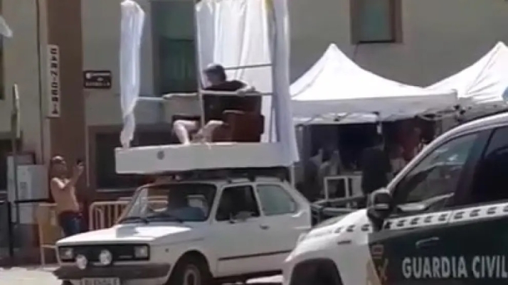 Archivo para la querella del papamóvil y la escobilla contra Carlos Martínez