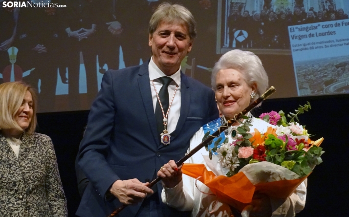 La nueva regidora con su homólogo y sobrino esta tarde de miércoles. /PC