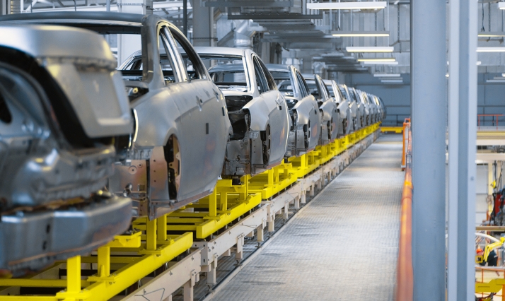 Mañueco reclama al Gobierno un pacto para impulsar la competitividad del sector de la automoción