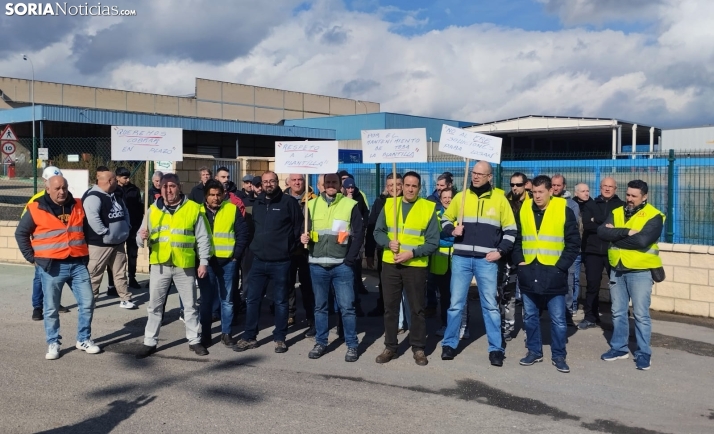 Los trabajadores de Losán alzan la voz: 130 empleos, en el aire por mala gestión y nula inversión