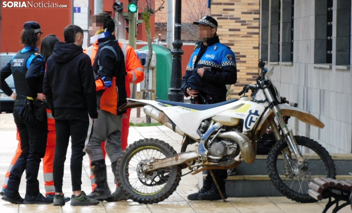 Trasladado tras caer con su motocicleta en Duques de Soria