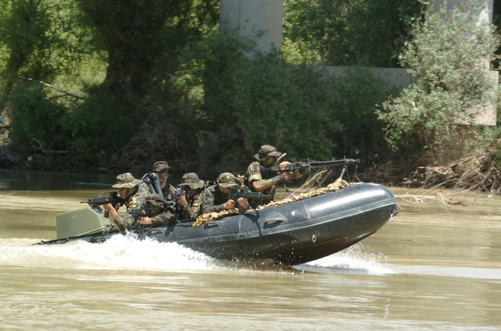 El REPEI 12 del Ejercito Español, con su banda, presente en un acto contra el ELA en Soria
