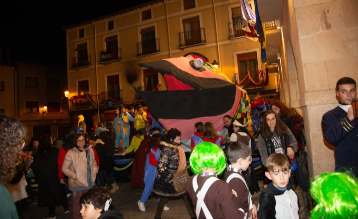 La Sardina Peñista y la Pequesardina, dispuestas para zambullirse en el carnaval de San Esteban de Gormaz