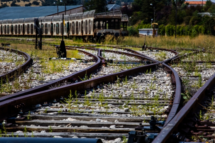 Dos estudios de viabilidad complementarios para un tren que sigue acumulando retrasos