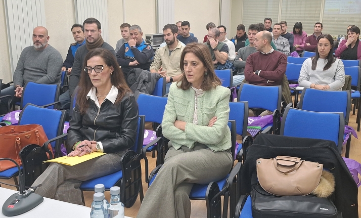 La Subdelegación acoge una jornada sobre violencia de género dirigida a policías y guardias civiles