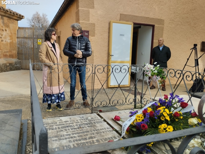 Los versos de Machado vuelven a sonar junto a su amada Leonor en el cementerio de Soria