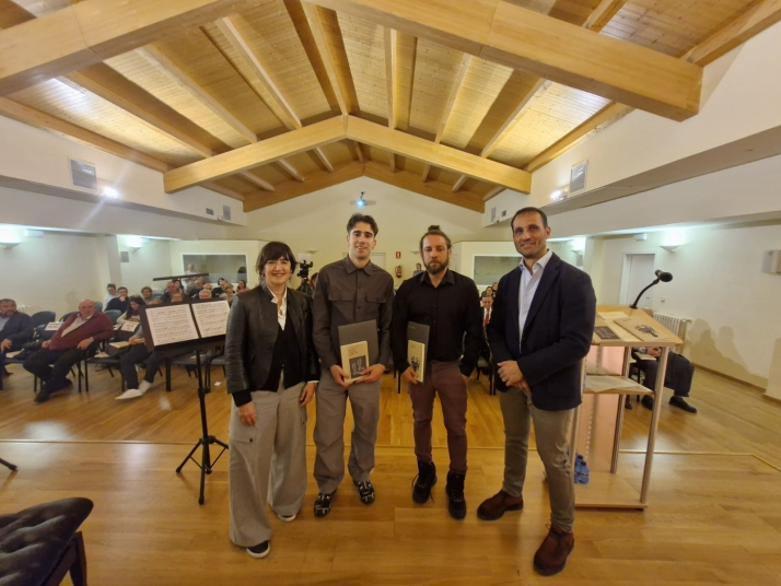 Diputación entrega los premios de poesía a Miguel Martínez y a Mario Ramos en Valdeavellano de Tera