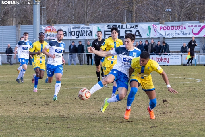 Fotos: La S.D. Almazán se hace fuerte en casa y suma un punto ante uno de los cocos de la categoría