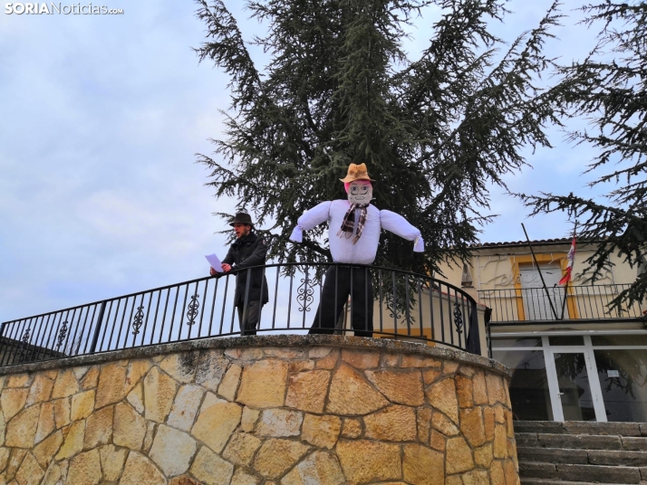 El Perico Paja arde un año más en Fuentetoba