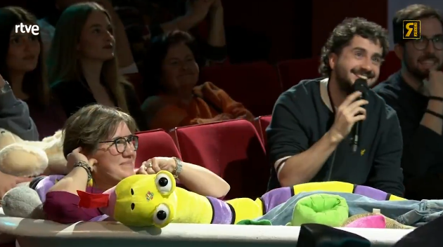 La alcaldesa de este pueblo de Soria se hace famosa en ‘La Revuelta’, tirándole un chocorrezno a Broncano